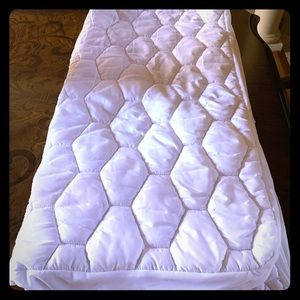 Twin XL mattress pad, fitted sheet and flat sheet